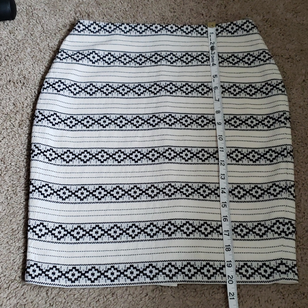 Ann Taylor linen pencil skirt - Picture 5 of 7